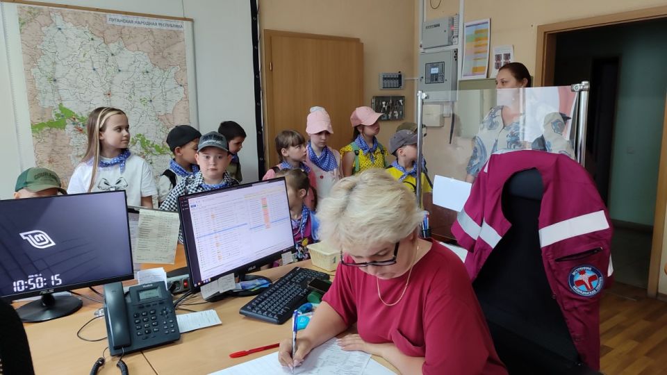 Воспитанники детского развивающего центра посетили подстанцию скорой помощи Луганского центра медицины катастроф