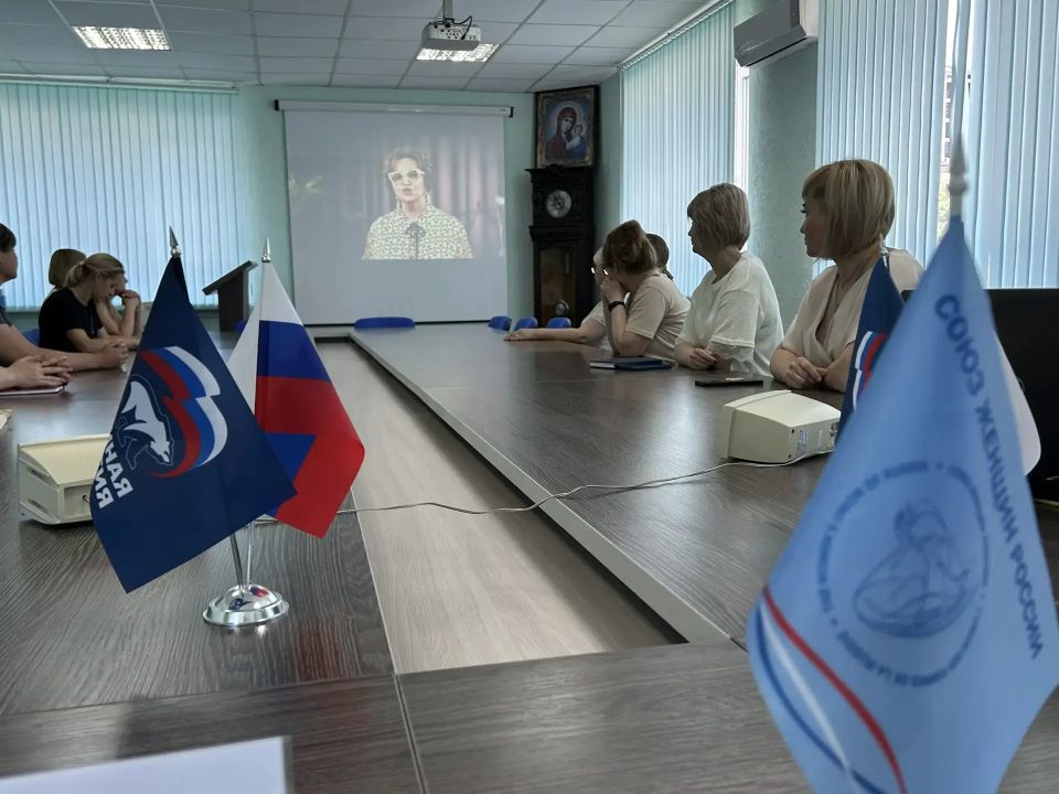 В канун дня памяти и скорби в двух первичных отделениях Брянковского отделения «Союза женщин России», состоялись слеты активисток «В единстве наша сила» В канун дня памяти и скорби в двух первичных отделениях Брянковского отделения «Союза женщин России», состоялись слеты активисток «В единстве наша сила»