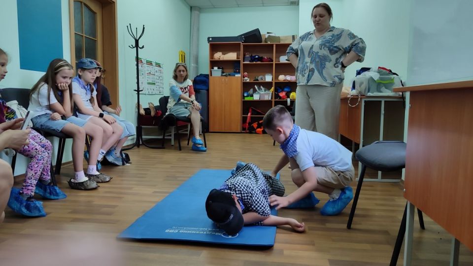 Воспитанники детского развивающего центра посетили подстанцию скорой помощи Луганского центра медицины катастроф Воспитанники детского развивающего центра посетили подстанцию скорой помощи Луганского центра медицины катастроф