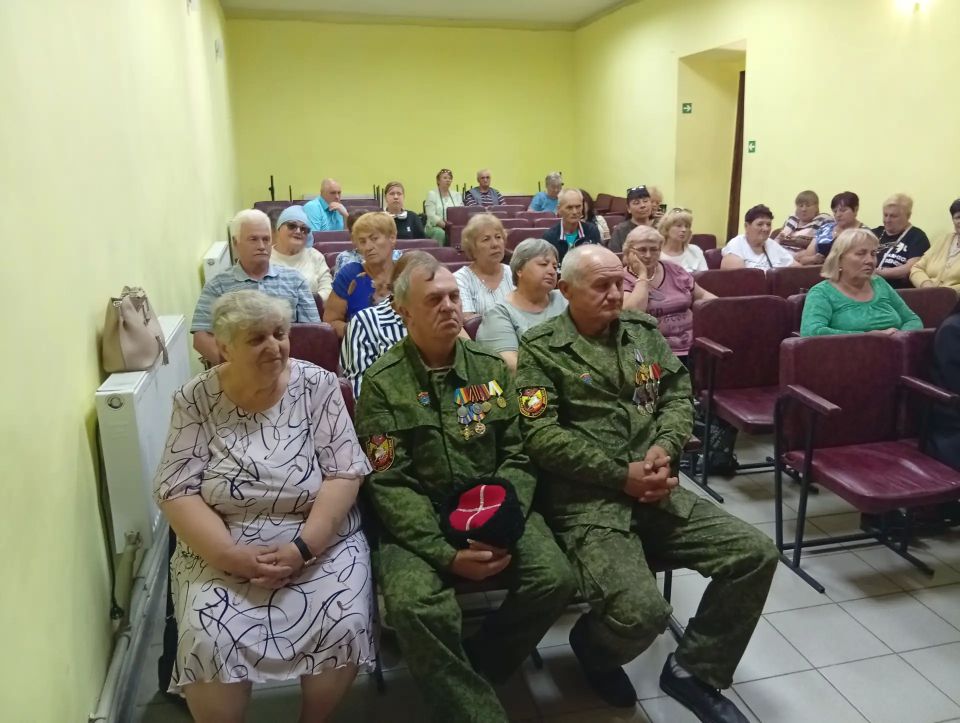 17 июня ко Дню памяти и скорби сотрудники Бугаевской библиотеки и Бугаевского Дома культуры, участники литературно-музыкального объединения «Гармония» во главе с руководителем Людмилой Руснак и участницы Бугаевского хора для... 17 июня ко Дню памяти и скорби сотрудники Бугаевской библиотеки и Бугаевского Дома культуры, участники литературно-музыкального объединения «Гармония» во главе с руководителем Людмилой Руснак и участницы Бугаевского хора для...