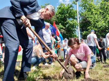 Глава города Уварово встретился с детьми из Новоайдара