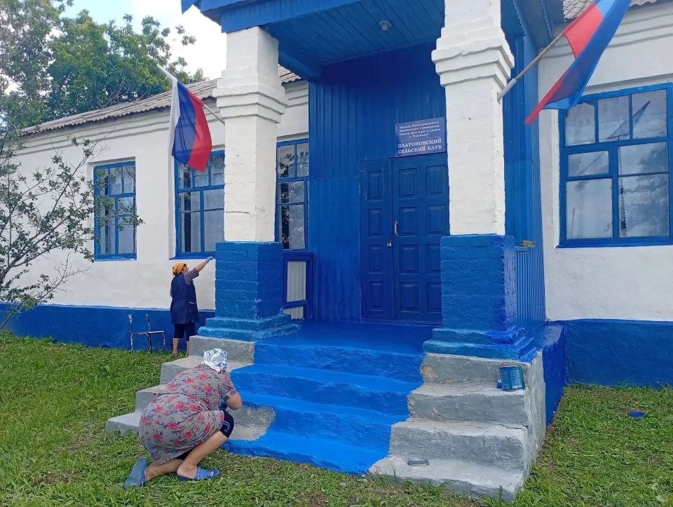 В Платоновском сельском клубе прошел трудовой десант — субботник с побелкой и покраской! В Платоновском сельском клубе прошел трудовой десант — субботник с побелкой и покраской!
