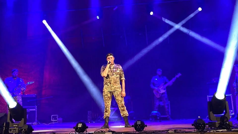 "Победа за нами": Антрацит поддержал бойцов СВО концертом ансамбля "Новороссия" "Победа за нами": Антрацит поддержал бойцов СВО концертом ансамбля "Новороссия"
