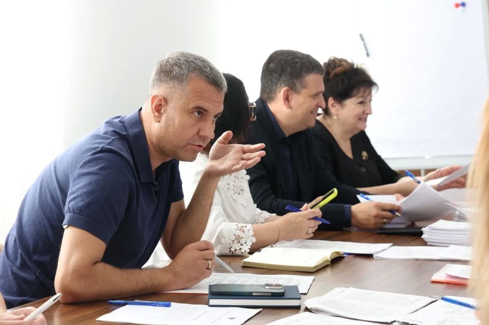 К началу учебного года в ЛНР приедут новые «Земские учителя» К началу учебного года в ЛНР приедут новые «Земские учителя»