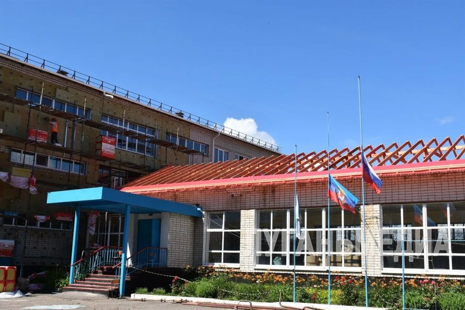 Представители «Единой России» оценили ход ремонтных работ в Новопсковской средней школе