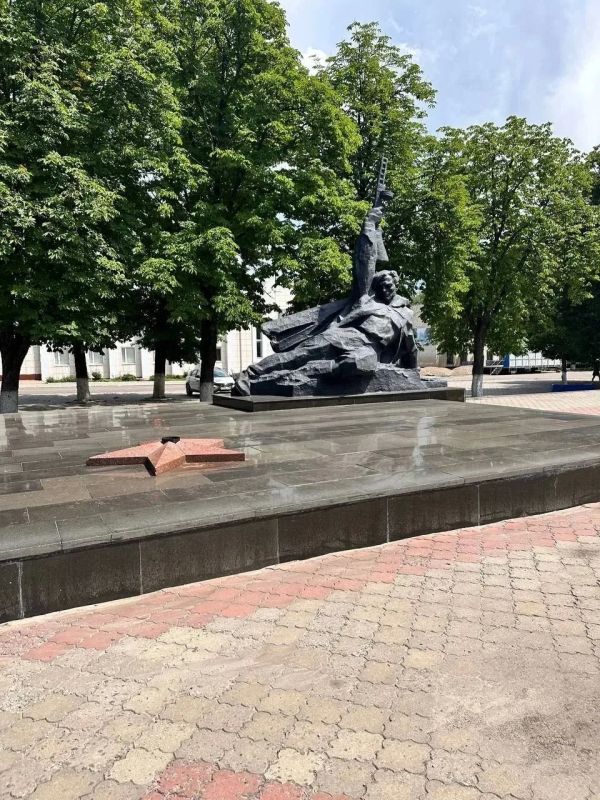 10.06.2026 ровно год со дня открытия нового здания отдела ЗАГС в г. Антрацит, восстановленного шефом – регионом Республика Калмыкия 10.06.2026 ровно год со дня открытия нового здания отдела ЗАГС в г. Антрацит, восстановленного шефом – регионом Республика Калмыкия