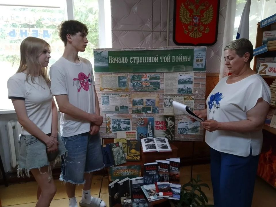В Лутугинской центральной районной библиотеке прошла беседа «Начало страшной той войны» В Лутугинской центральной районной библиотеке прошла беседа «Начало страшной той войны»
