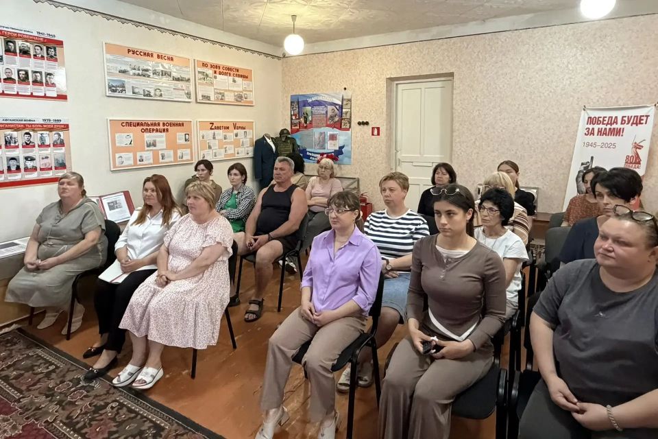 Женские коллективы активно присоединились к акции "Женщины против неонацизма Женские коллективы активно присоединились к акции "Женщины против неонацизма