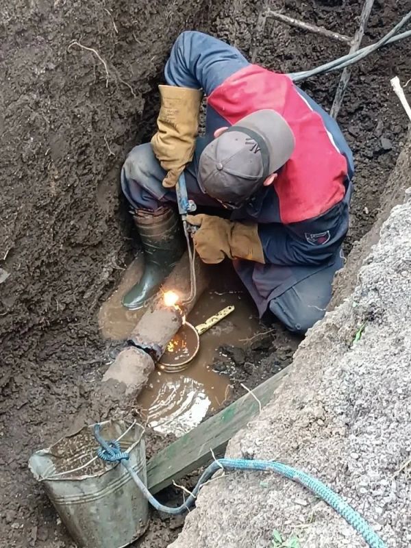 В Красном Луче продолжаются работы по благоустройству и обслуживанию сетей В Красном Луче продолжаются работы по благоустройству и обслуживанию сетей