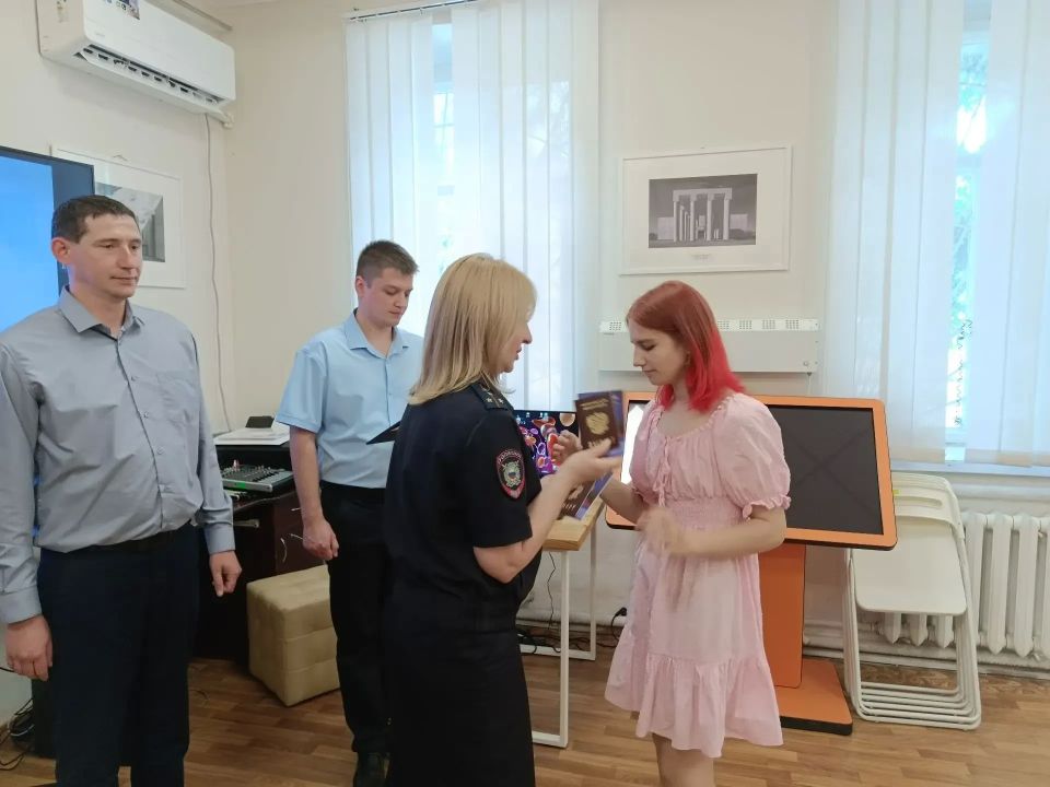 Торжественное вручение паспортов РФ в Ровеньках! Торжественное вручение паспортов РФ в Ровеньках!