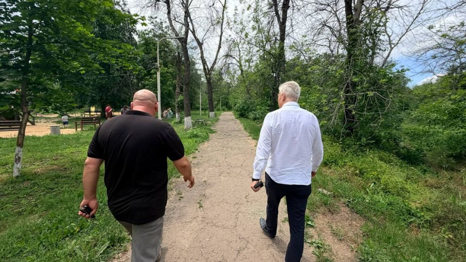 Сергей Козенко: О ходе благоустройства парка в Молодогвардейске Сергей Козенко: О ходе благоустройства парка в Молодогвардейске
