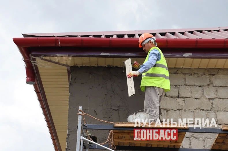 Благодаря Красноярскому краю в Свердловской средней школе №3 продолжается капитальный ремонт спортивного зала Благодаря Красноярскому краю в Свердловской средней школе №3 продолжается капитальный ремонт спортивного зала
