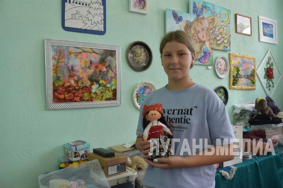 В Кировском городском Дворце культуры состоялась выставка кукол-оберегов «Красота национального костюма» В Кировском городском Дворце культуры состоялась выставка кукол-оберегов «Красота национального костюма»