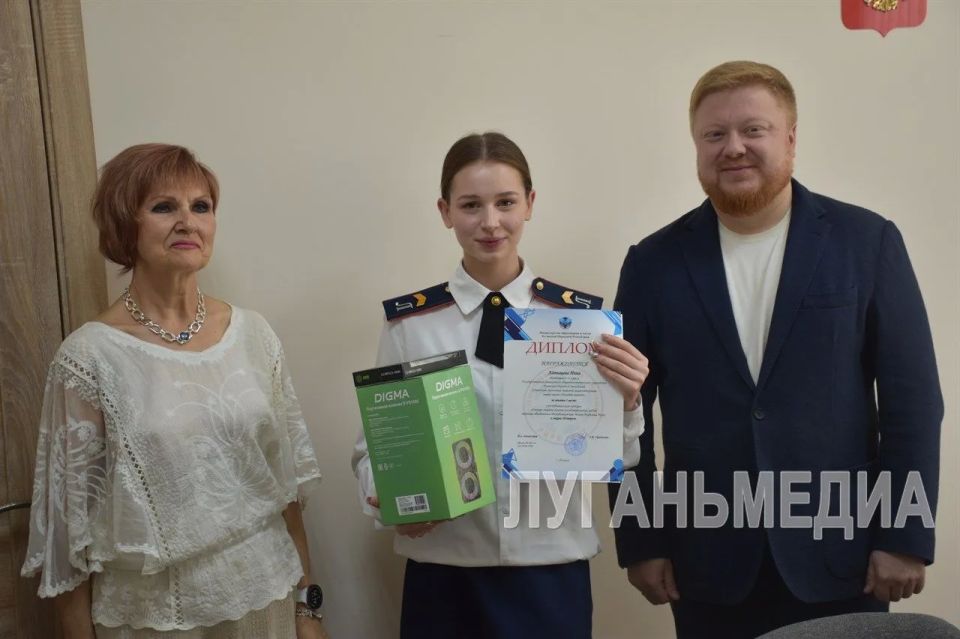В Луганске наградили молодых ученых Республиканской малой академии наук В Луганске наградили молодых ученых Республиканской малой академии наук