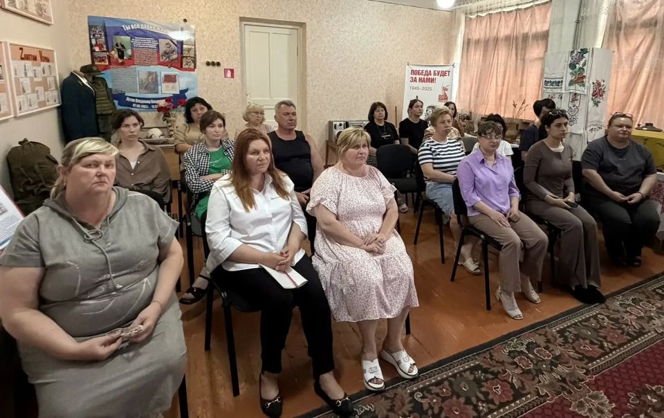 Женские коллективы активно присоединились к акции "Женщины против неонацизма Женские коллективы активно присоединились к акции "Женщины против неонацизма