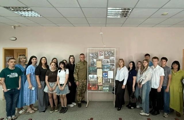 В историческом музее Антрацитовского муниципального округа состоялся урок памяти «Подвиг во имя жизни», посвященный 100-летию со дня рождения Героя Советского Союза Олега Кошевого, который навсегда вошел в историю нашей... В историческом музее Антрацитовского муниципального округа состоялся урок памяти «Подвиг во имя жизни», посвященный 100-летию со дня рождения Героя Советского Союза Олега Кошевого, который навсегда вошел в историю нашей...