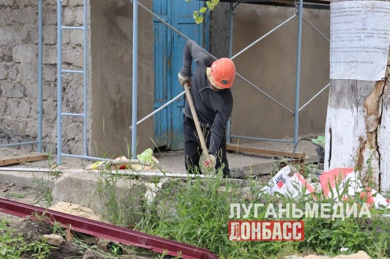 Благодаря Красноярскому краю в Свердловской средней школе №3 продолжается капитальный ремонт спортивного зала Благодаря Красноярскому краю в Свердловской средней школе №3 продолжается капитальный ремонт спортивного зала