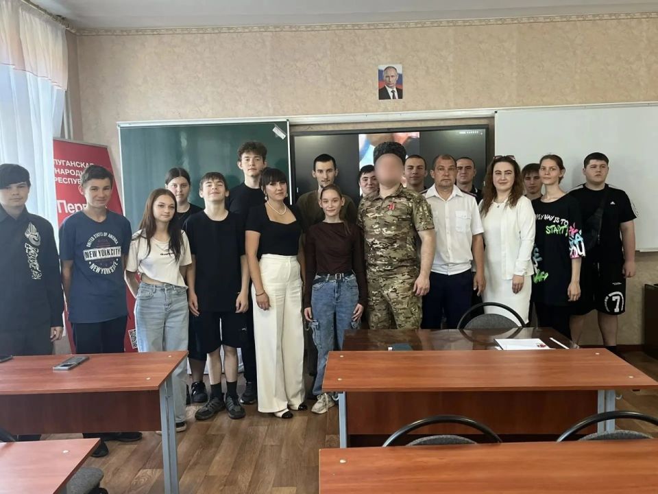 В Брянковском колледже прошла традиционная встреча, в рамках Всероссийского проекта «Диалоги с Героями», организованная отделом молодежи и спорта Администрации городского округа город Брянка В Брянковском колледже прошла традиционная встреча, в рамках Всероссийского проекта «Диалоги с Героями», организованная отделом молодежи и спорта Администрации городского округа город Брянка