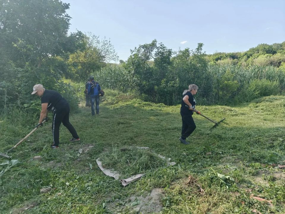 В пгт Городище, на берегу пруда речки Белая по ул. Маяковского отделом по обеспечению жизнедеятельности пгт Городище, с. Малоивановка были организованы и проведены работы по устройству подъезда с площадкой размером 12 х 25... В пгт Городище, на берегу пруда речки Белая по ул. Маяковского отделом по обеспечению жизнедеятельности пгт Городище, с. Малоивановка были организованы и проведены работы по устройству подъезда с площадкой размером 12 х 25...