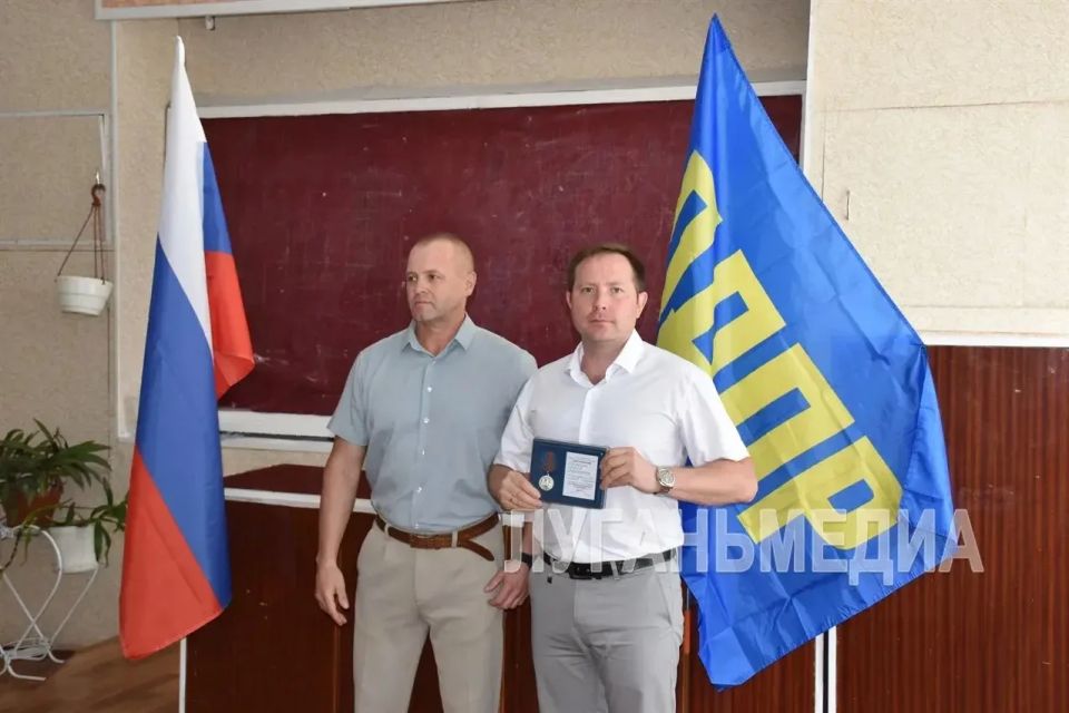 Участники СВО из Кировска получили памятные медали ЛДПР