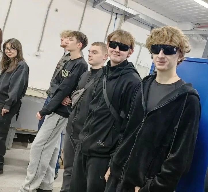 Выпуск 2026 года Алчевской средней школы №6 - это не просто класс, это настоящая семья! Выпуск 2026 года Алчевской средней школы №6 - это не просто класс, это настоящая семья!