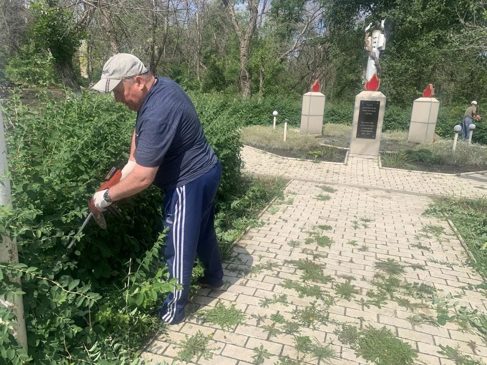 В Молодогвардейске проведен субботник В Молодогвардейске проведен субботник