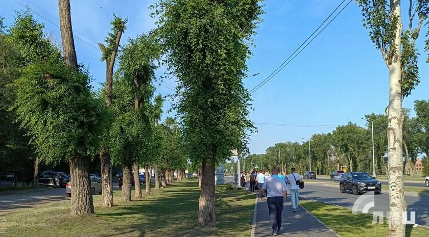Московские строители завершили ремонт первого участка улицы Буденного в Луганске протяженностью 2,3 км, а также уложили первый слой асфальта на втором участке аналогичной длины Московские строители завершили ремонт первого участка улицы Буденного в Луганске протяженностью 2,3 км, а также уложили первый слой асфальта на втором участке аналогичной длины