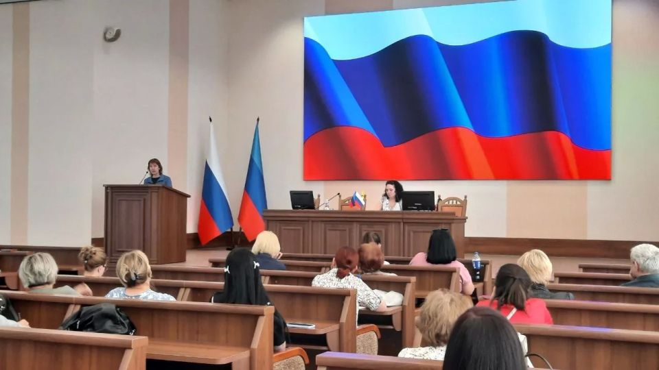 Луганский муниципальный архив провел семинар Луганский муниципальный архив провел семинар