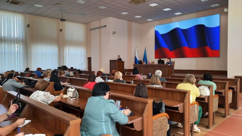 Луганский муниципальный архив провел семинар Луганский муниципальный архив провел семинар