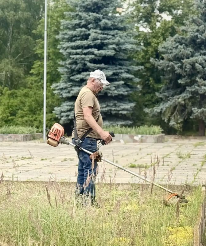 В Рубежном продолжается работа по благоустройству городских территорий В Рубежном продолжается работа по благоустройству городских территорий