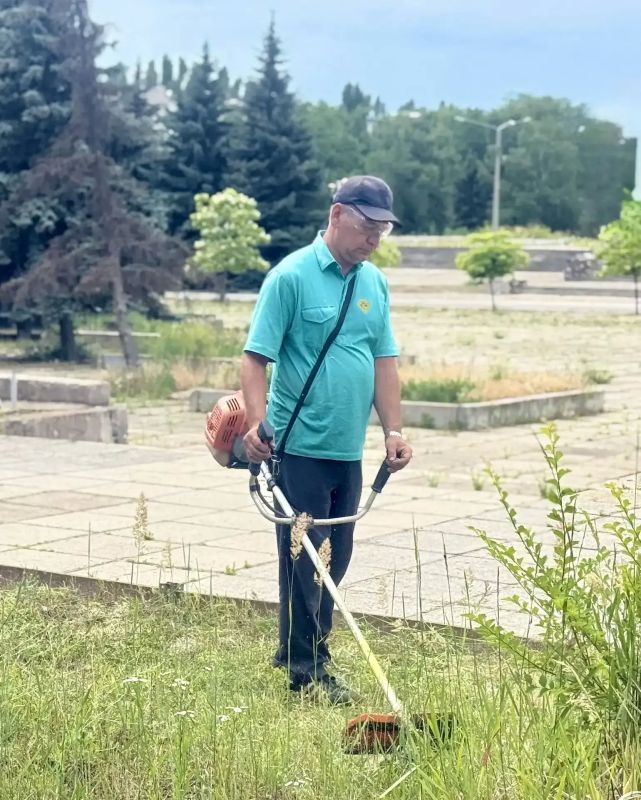 В Рубежном продолжается работа по благоустройству городских территорий