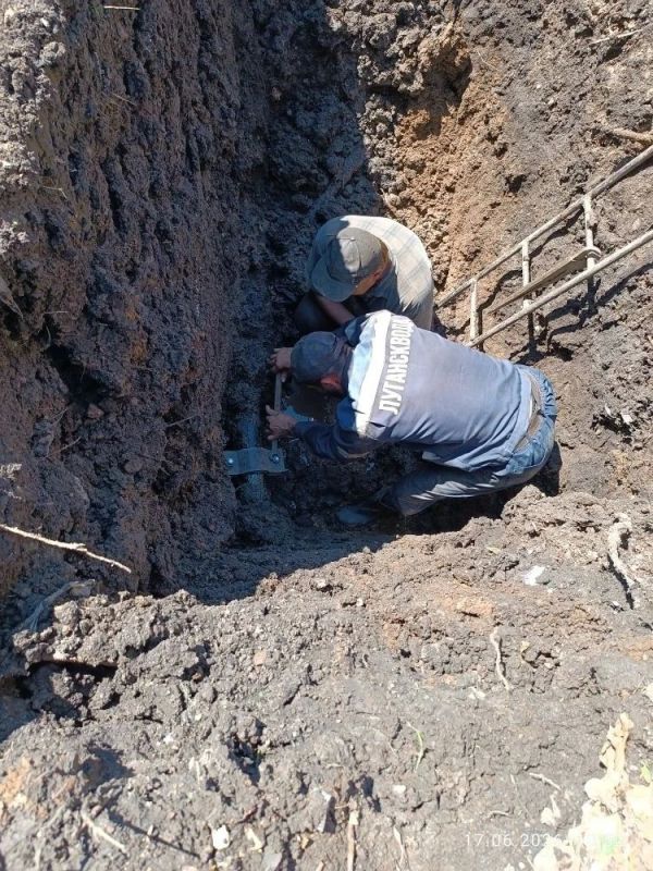 В Красном Луче продолжаются работы по благоустройству и обслуживанию сетей В Красном Луче продолжаются работы по благоустройству и обслуживанию сетей