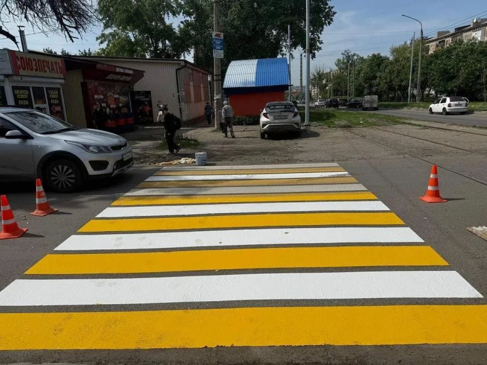 На 8 улицах Луганска обновили дорожную разметку На 8 улицах Луганска обновили дорожную разметку