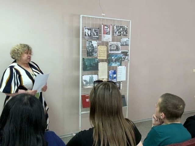 В историческом музее Антрацитовского муниципального округа состоялся урок памяти «Подвиг во имя жизни», посвященный 100-летию со дня рождения Героя Советского Союза Олега Кошевого, который навсегда вошел в историю нашей... В историческом музее Антрацитовского муниципального округа состоялся урок памяти «Подвиг во имя жизни», посвященный 100-летию со дня рождения Героя Советского Союза Олега Кошевого, который навсегда вошел в историю нашей...