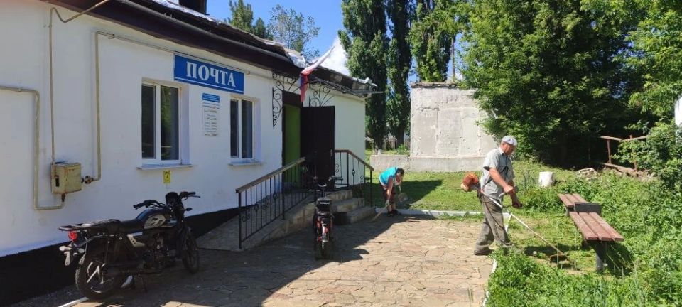 18 июня в пгт Центральный прошел субботник 18 июня в пгт Центральный прошел субботник