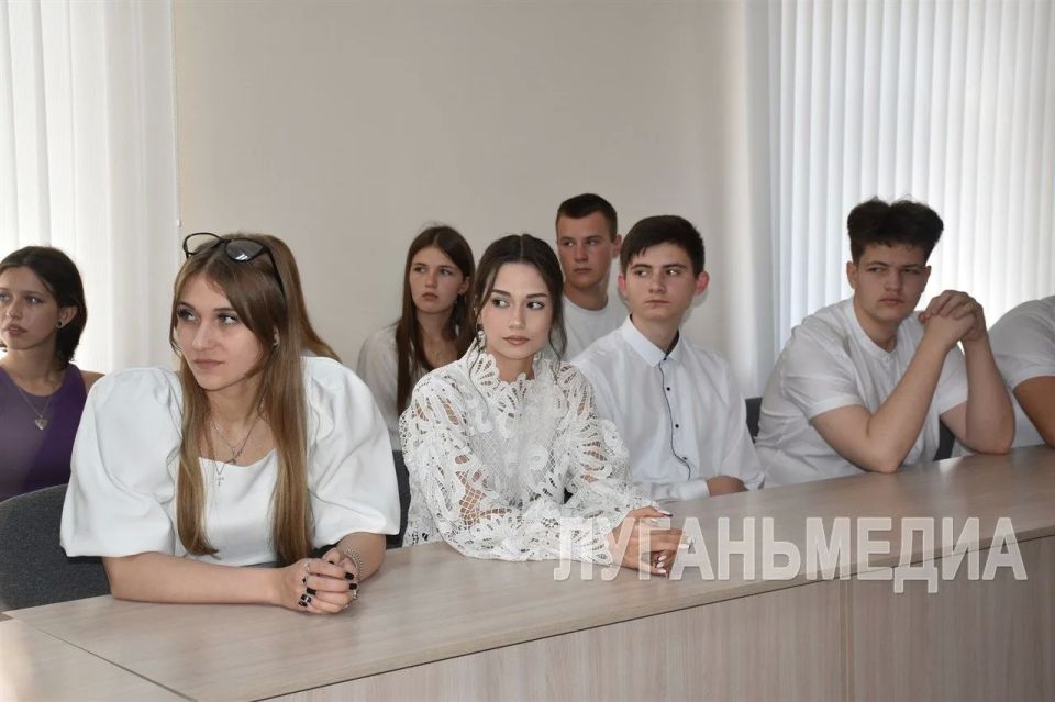 В Луганске наградили молодых ученых Республиканской малой академии наук В Луганске наградили молодых ученых Республиканской малой академии наук