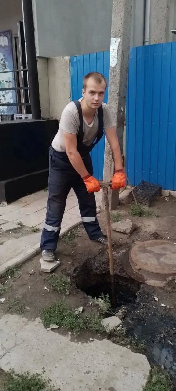 Специалисты Краснолучского департамента «Луганскводы» продолжают работы по обслуживанию городской канализационной инфраструктуры Специалисты Краснолучского департамента «Луганскводы» продолжают работы по обслуживанию городской канализационной инфраструктуры