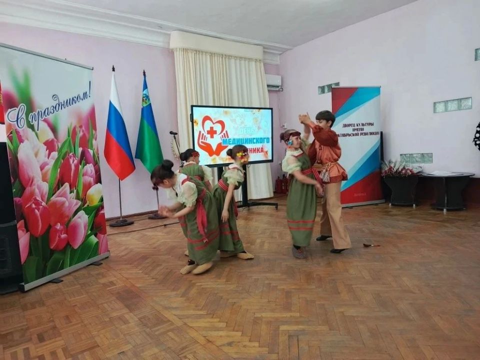 В Брянке прошло торжественное мероприятие, приуроченное ко Дню медицинского работника В Брянке прошло торжественное мероприятие, приуроченное ко Дню медицинского работника
