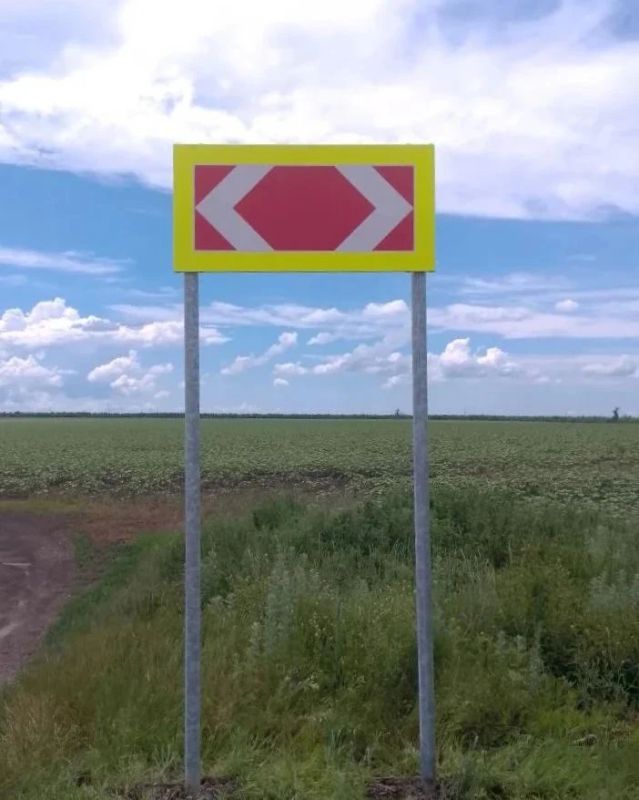 На трассе Антрацит – Должанский установили новые дорожные знаки На трассе Антрацит – Должанский установили новые дорожные знаки