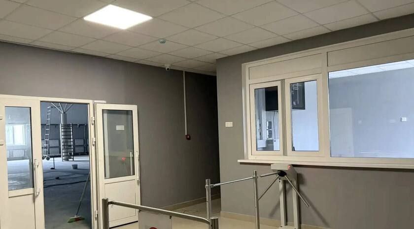Строители завершают внутренние отделочные работы в теннисном центре Северодонецкой спортивной школы № 1. Об этом ЛИЦ сообщили в пресс-службе «Единого заказчика» Строители завершают внутренние отделочные работы в теннисном центре Северодонецкой спортивной школы № 1. Об этом ЛИЦ сообщили в пресс-службе «Единого заказчика»