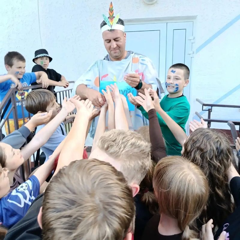 Первая смена детей из Славяносербска отдыхает в лагере "Айвазовский" Первая смена детей из Славяносербска отдыхает в лагере "Айвазовский"