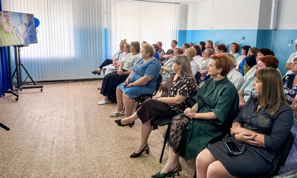 В Новосветловском районном Доме культуры состоялось праздничное мероприятие «Наша надежда и опора», посвященное Дню медицинского работника В Новосветловском районном Доме культуры состоялось праздничное мероприятие «Наша надежда и опора», посвященное Дню медицинского работника