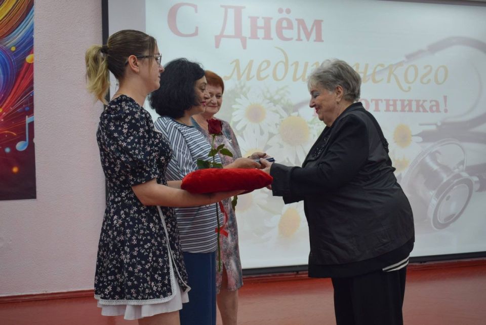 Сергей Колягин: В преддверии профессионального праздника, Дня медицинского работника, на базе Детской школы искусств состоялось торжественное мероприятие, посвященное трудовому коллективу Первомайской центральной городской... Сергей Колягин: В преддверии профессионального праздника, Дня медицинского работника, на базе Детской школы искусств состоялось торжественное мероприятие, посвященное трудовому коллективу Первомайской центральной городской...