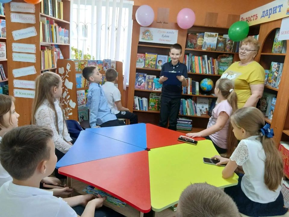 В рамках реализации Программы Десятилетия детства в России, библиотекари центральной библиотеки пригласили юных пользователей принять участие в литературно-игровом калейдоскопе "Звонкое лето – детства планета" В рамках реализации Программы Десятилетия детства в России, библиотекари центральной библиотеки пригласили юных пользователей принять участие в литературно-игровом калейдоскопе "Звонкое лето – детства планета"