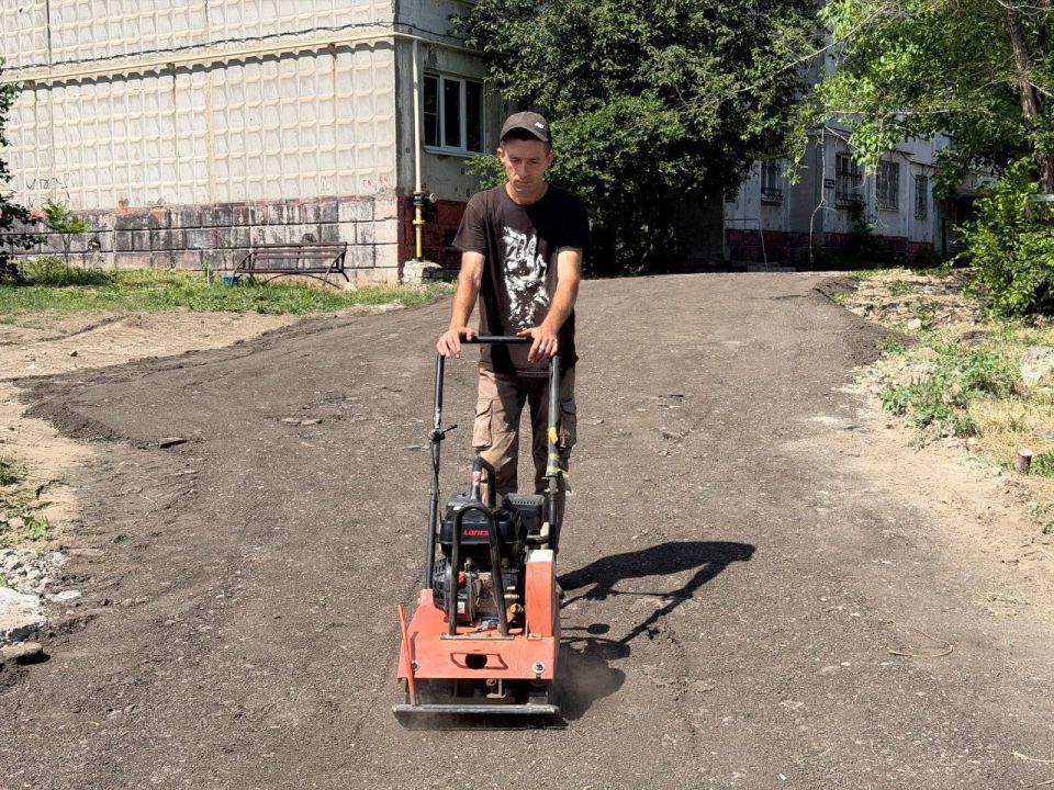 Сергей Колягин: В преддверии Дня памяти и скорби сотрудники Муниципального унитарного предприятия «Комбинат коммунальных услуг города Первомайска» сосредоточили свои усилия на благоустройстве территории вокруг площади Боевой... Сергей Колягин: В преддверии Дня памяти и скорби сотрудники Муниципального унитарного предприятия «Комбинат коммунальных услуг города Первомайска» сосредоточили свои усилия на благоустройстве территории вокруг площади Боевой...