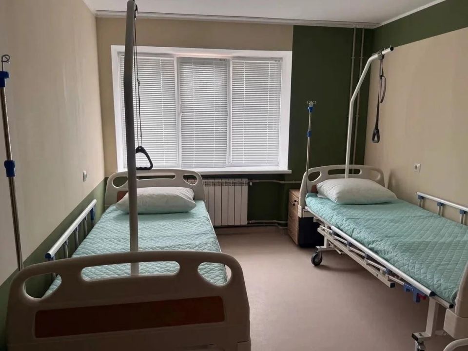 Министр труда и социальной политики ЛНР Елена Макаренко и сенатор Российской Федерации от ЛНР Дарья Лантратова с рабочим визитом посетили Краснодонский детский дом-интернат Министр труда и социальной политики ЛНР Елена Макаренко и сенатор Российской Федерации от ЛНР Дарья Лантратова с рабочим визитом посетили Краснодонский детский дом-интернат