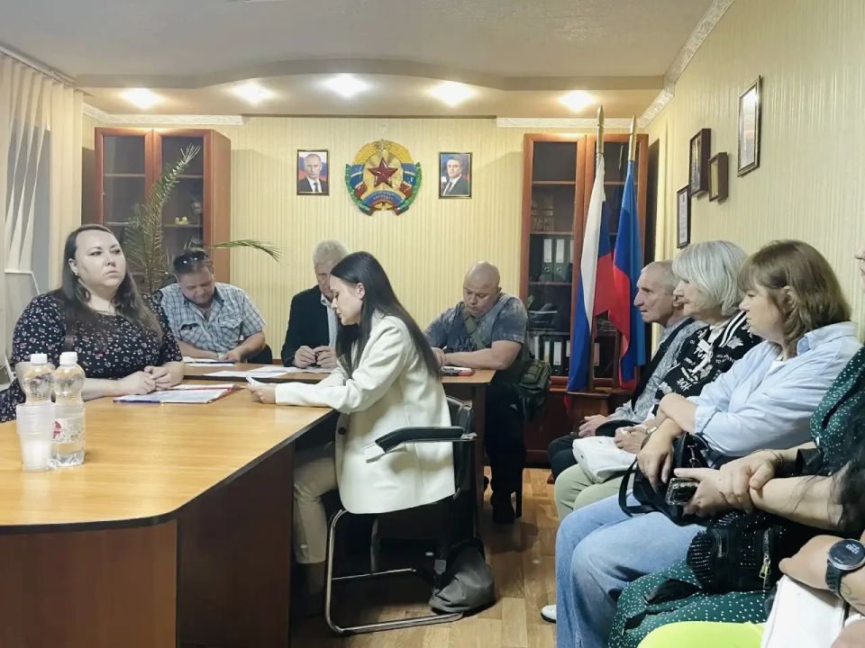 Сегодня в Суходольске состоялась важная встреча с семьями наших героев — участников специальной военной операции, погибших, защищая Отечество Сегодня в Суходольске состоялась важная встреча с семьями наших героев — участников специальной военной операции, погибших, защищая Отечество