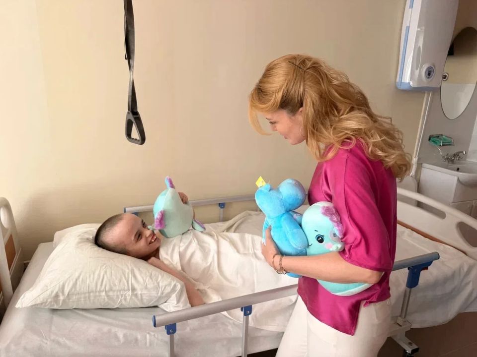 Елена Макаренко и Дарья Лантратова посетили Краснодонский детский дом-интернат Елена Макаренко и Дарья Лантратова посетили Краснодонский детский дом-интернат