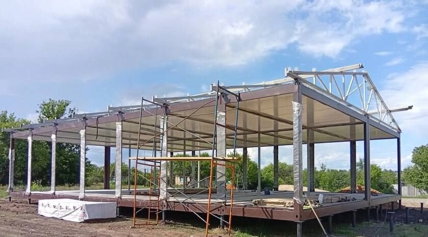 Строительство новой амбулатории ведется в селе Литвиновка Беловодского муниципального округа при поддержке региона-шефа — Новосибирской области