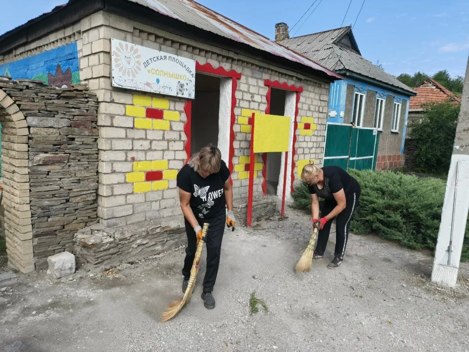 В пгт Городище прошли очередные субботники в которых приняли участие сотрудники отдела по ОЖД пгт Городище, с. Малоивановка, Городищенского фольклорного центра, Городищенской средней школы№ 23, работники благоустройства МУП... В пгт Городище прошли очередные субботники в которых приняли участие сотрудники отдела по ОЖД пгт Городище, с. Малоивановка, Городищенского фольклорного центра, Городищенской средней школы№ 23, работники благоустройства МУП...